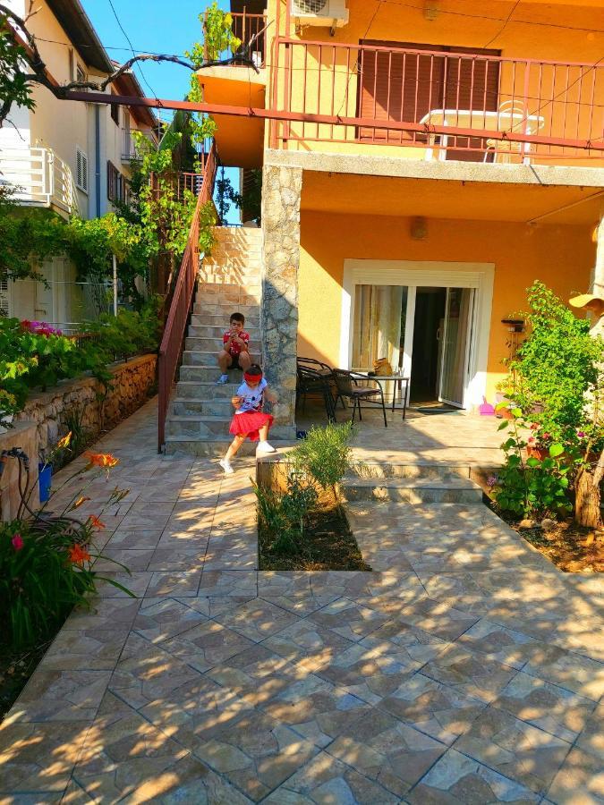 Apartman Arija-Pino Vodice Esterno foto