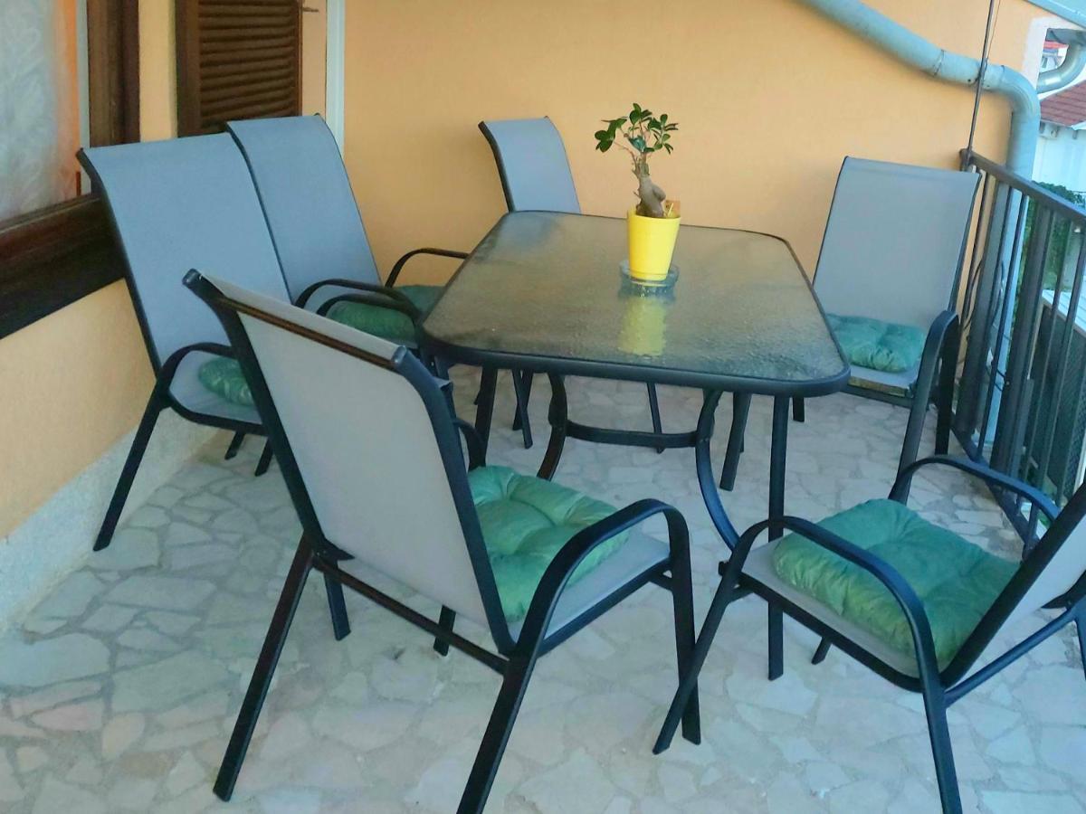 Apartman Arija-Pino Vodice Esterno foto