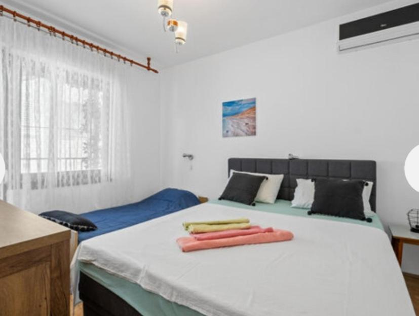 Apartman Arija-Pino Vodice Esterno foto