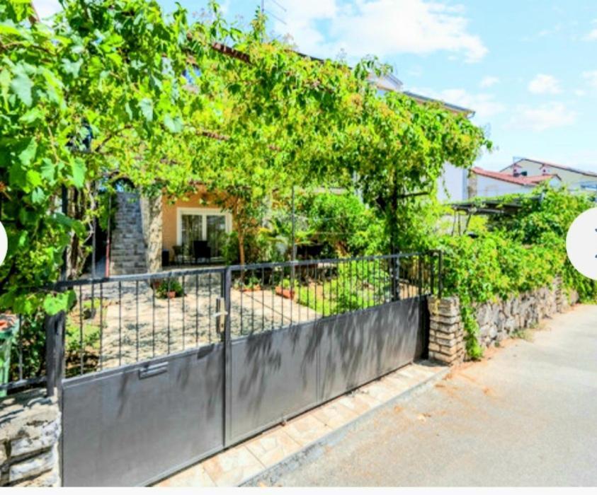 Apartman Arija-Pino Vodice Esterno foto